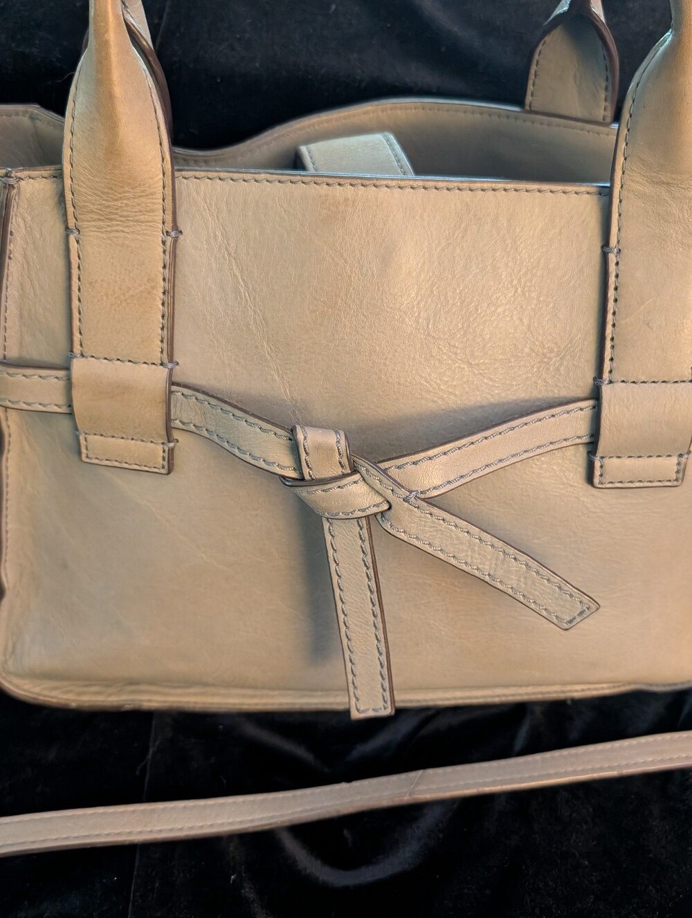 Fossil Elegant Neutral Leather Tote Bag with Knot Detail